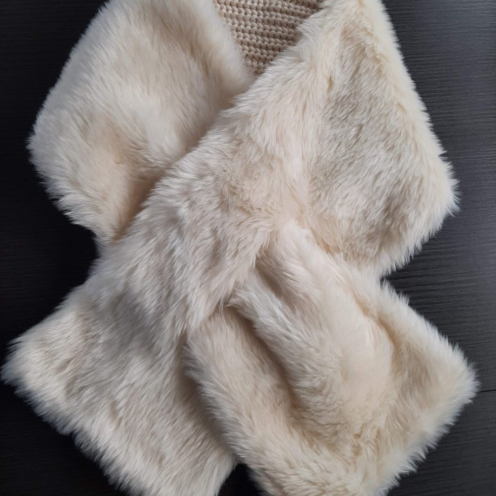 NWT GUESS Faux Fur Wrap
